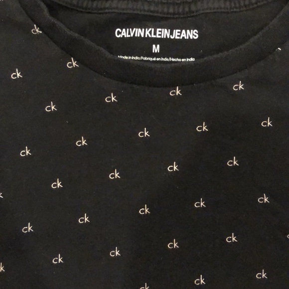 Calvin Klein Tee Shirt (M) - Picture 2 of 2